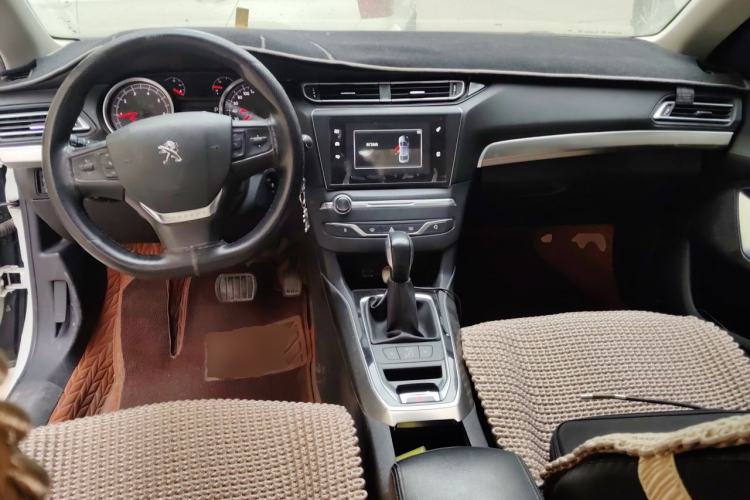 Used Peugeot 408 2014 1.8L Automatic Luxury Edition Center Console