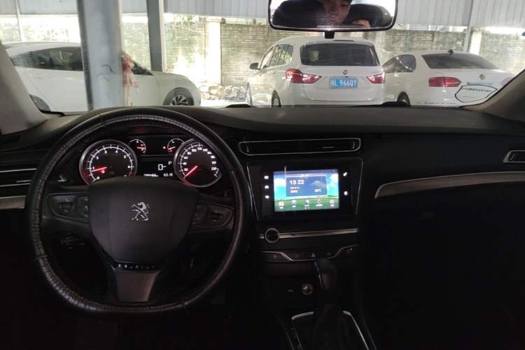 Used Peugeot 408 2014 1.8L Automatic Luxury Edition Center Console