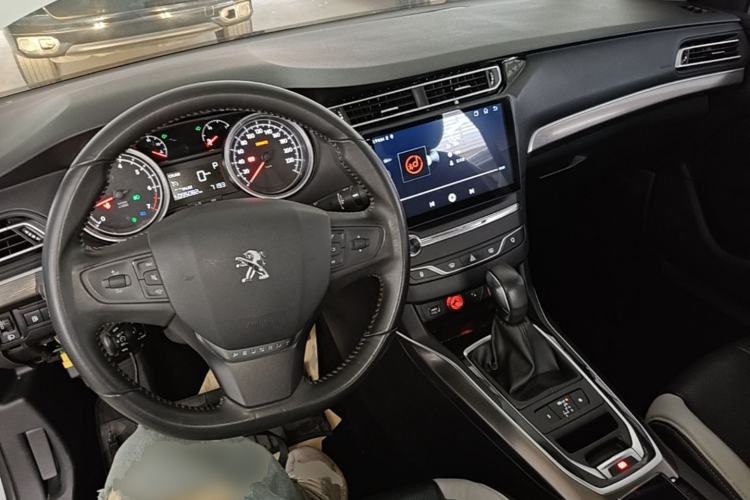 Used Peugeot 408 2014 1.8L Automatic Luxury Edition Center Console