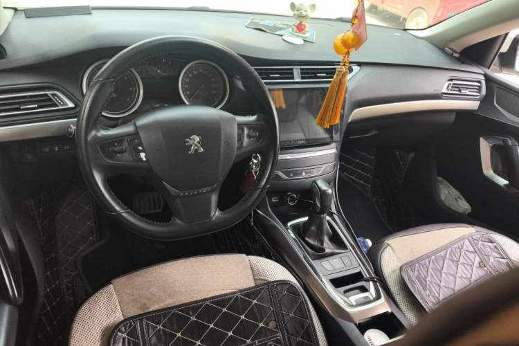 Used Peugeot 408 2014 1.8L Automatic Luxury Edition Center Console