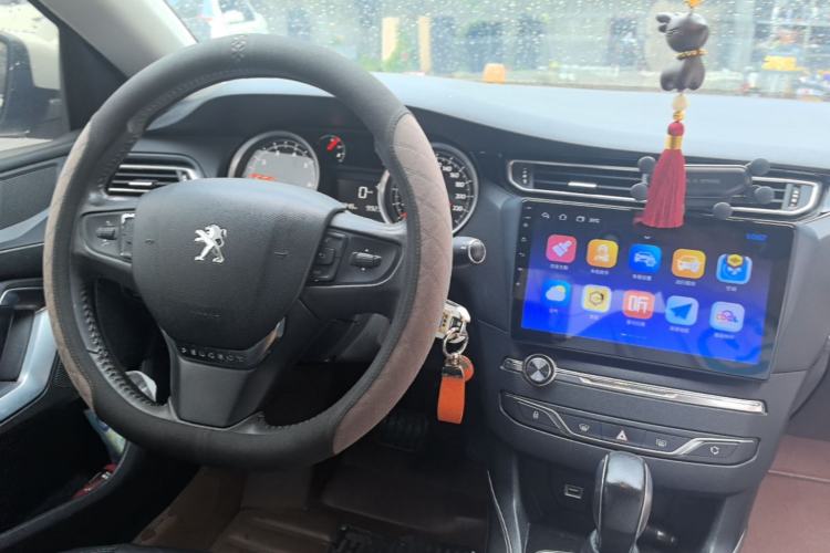 Used Peugeot 408 2014 1.8L Automatic Luxury Edition Center Console