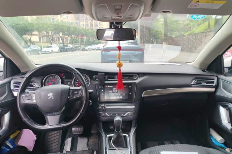 Used Peugeot 408 2014 1.8L Automatic Luxury Edition Center Console