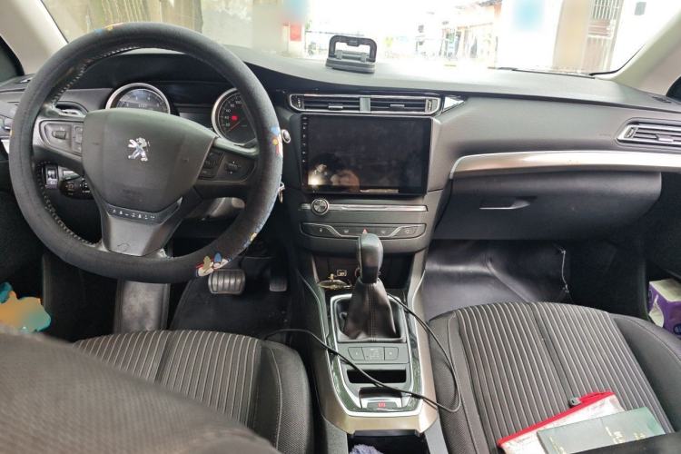 Used Peugeot 408 2014 1.8L Automatic Luxury Edition Center Console