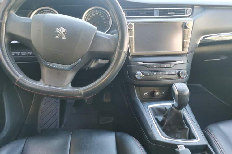Used Peugeot 408 2014 1.8L Manual Leading Edition Center Console