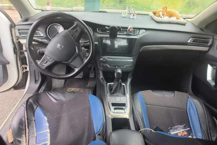 Used Peugeot 408 2014 1.8L Automatic Luxury Edition Center Console