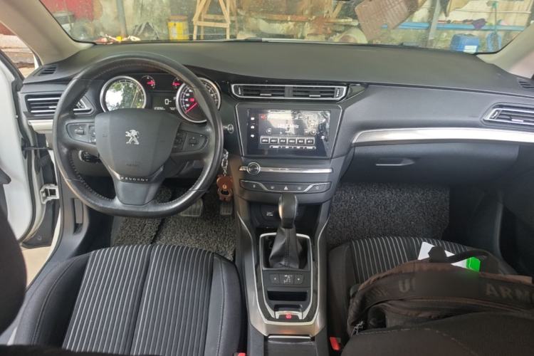 Used Peugeot 408 2014 1.8L Automatic Luxury Edition Center Console