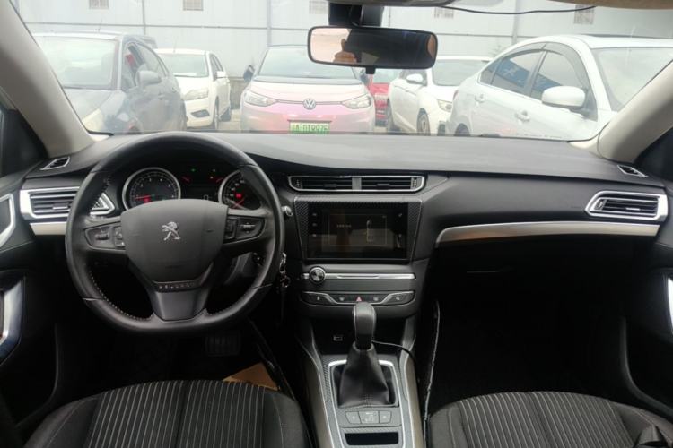 Used Peugeot 408 2014 1.8L Automatic Luxury Edition Center Console