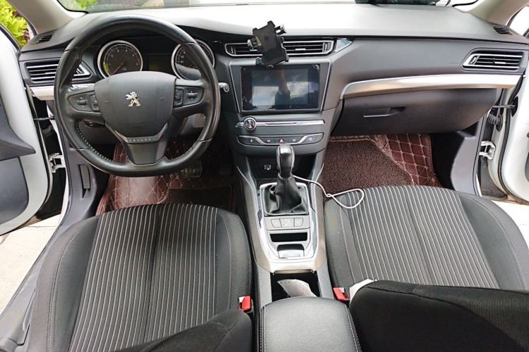 Used Peugeot 408 2014 1.8L Automatic Luxury Edition Center Console