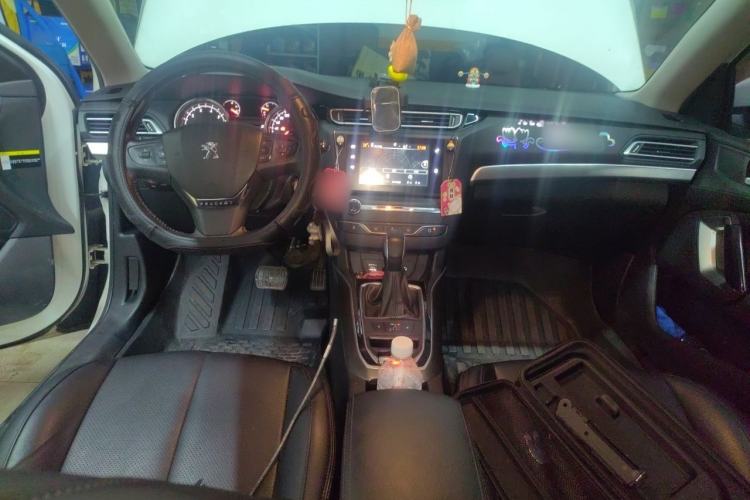Used Peugeot 408 2014 1.8L Automatic Luxury Edition Center Console