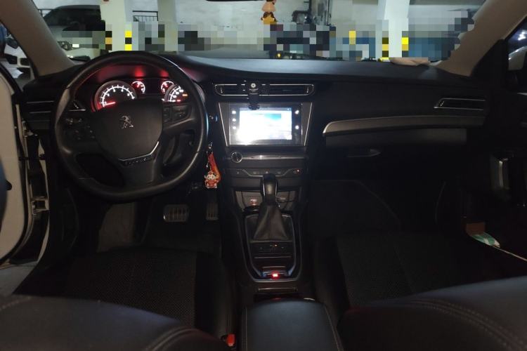 Used Peugeot 408 2014 1.8L Automatic Luxury Edition Center Console