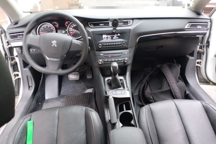 Used Peugeot 408 2014 1.8L Automatic Leading Edition Center Console