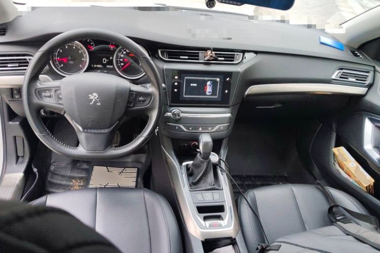 Used Peugeot 408 2014 1.8L Automatic Luxury Edition Center Console