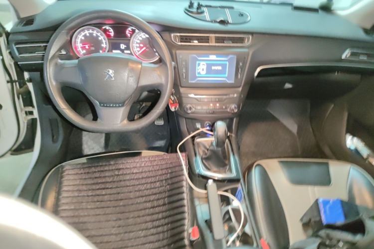 Used Peugeot 408 2014 1.8L Manual Leading Edition Center Console