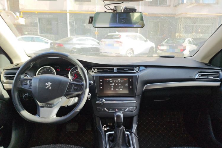 Used Peugeot 408 2014 1.8L Automatic Luxury Edition Center Console