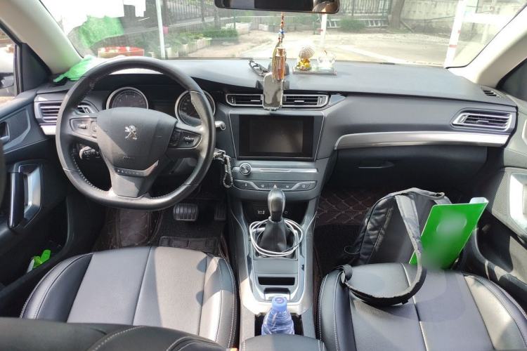 Used Peugeot 408 2014 1.8L Automatic Luxury Edition Center Console