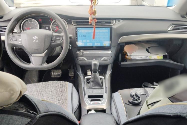 Used Peugeot 408 2014 1.8L Automatic Luxury Edition Center Console