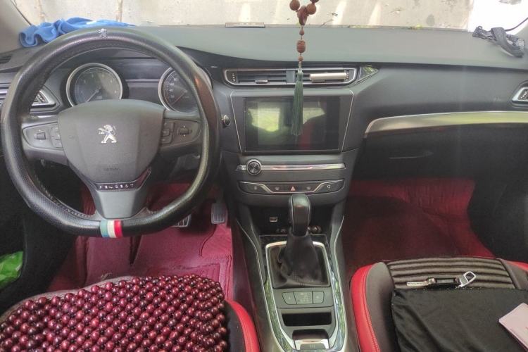 Used Peugeot 408 2014 1.8L Automatic Luxury Edition Center Console