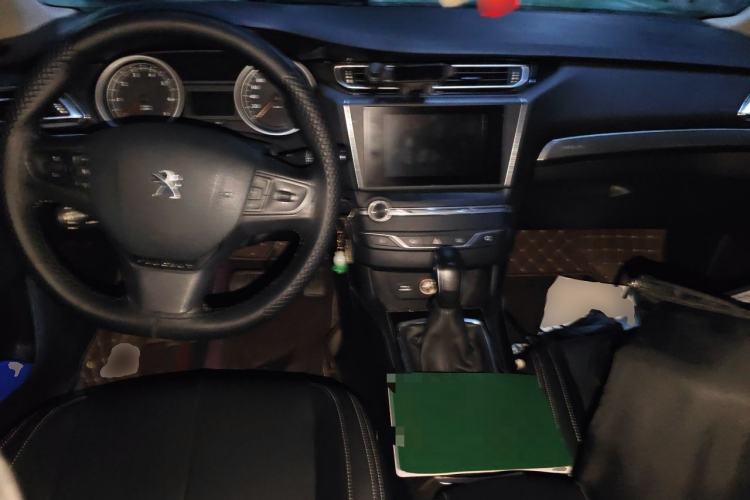 Used Peugeot 408 2014 1.8L Automatic Luxury Edition Center Console
