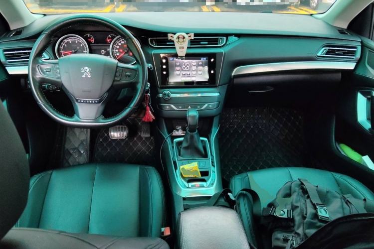Used Peugeot 408 2014 1.8L Automatic Luxury Edition Center Console