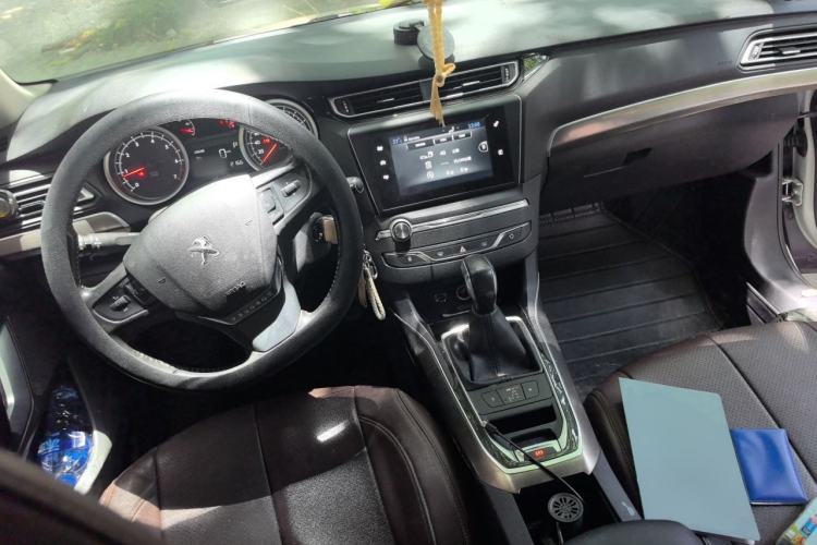 Used Peugeot 408 2014 1.8L Automatic Luxury Edition Center Console