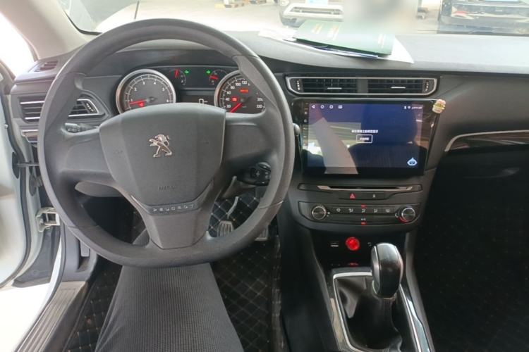 Used Peugeot 408 2014 1.8L Manual Leading Edition Center Console