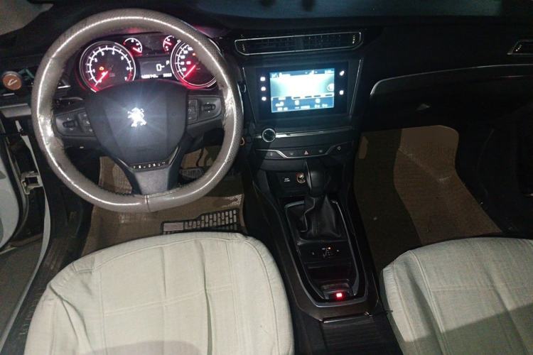Used Peugeot 408 2014 1.8L Automatic Luxury Edition Center Console
