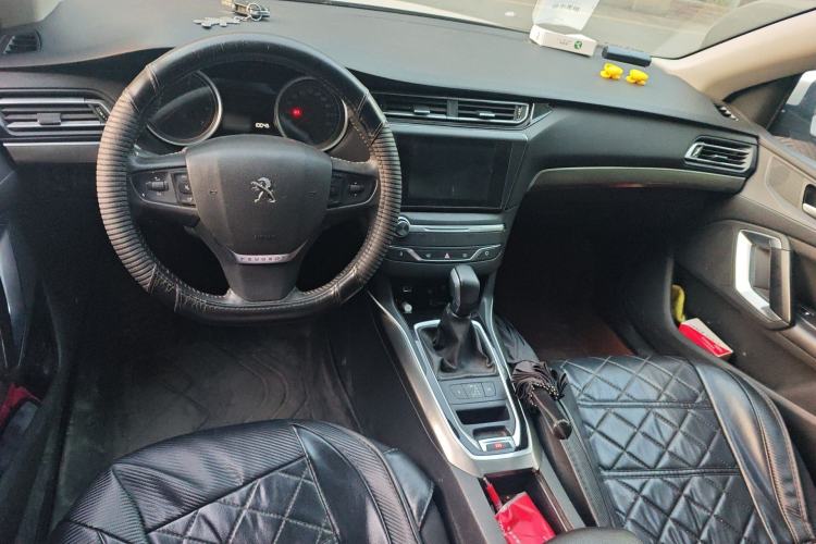 Used Peugeot 408 2014 1.8L Automatic Luxury Edition Center Console