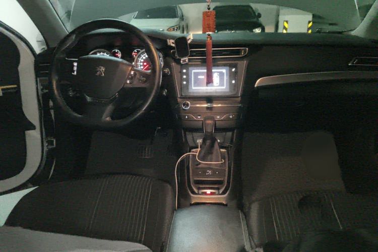 Used Peugeot 408 2014 1.8L Automatic Luxury Edition Center Console