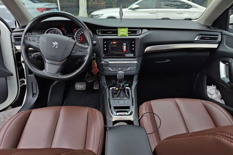 Used Peugeot 408 2014 1.8L Automatic Luxury Edition Center Console