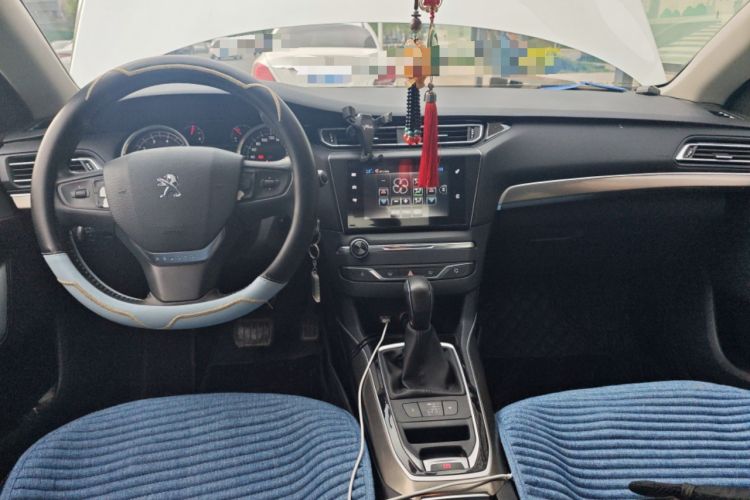 Used Peugeot 408 2014 1.8L Automatic Luxury Edition Center Console