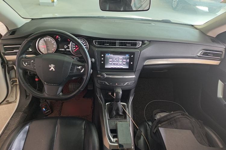 Used Peugeot 408 2014 1.8L Automatic Luxury Edition Center Console