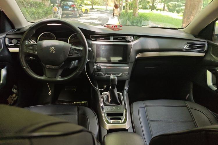 Used Peugeot 408 2014 1.8L Automatic Luxury Edition Center Console