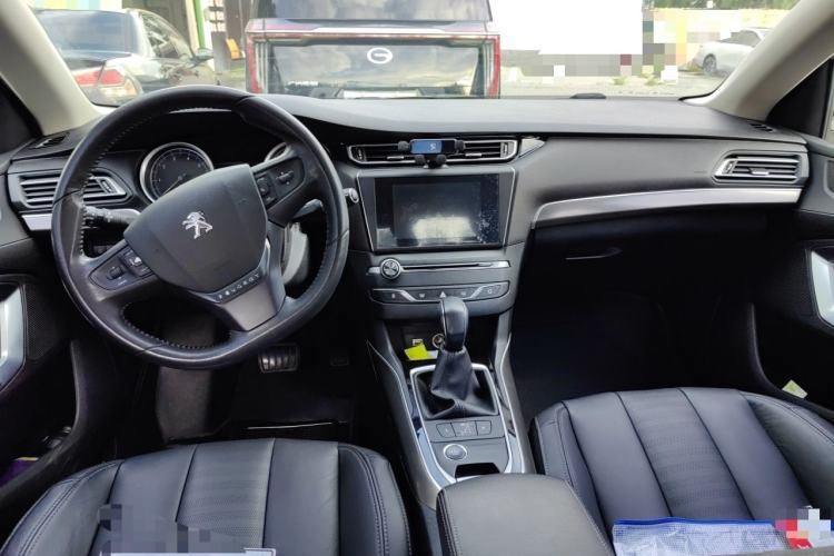 Used Peugeot 408 2014 1.6T Automatic Prestige Edition Center Console