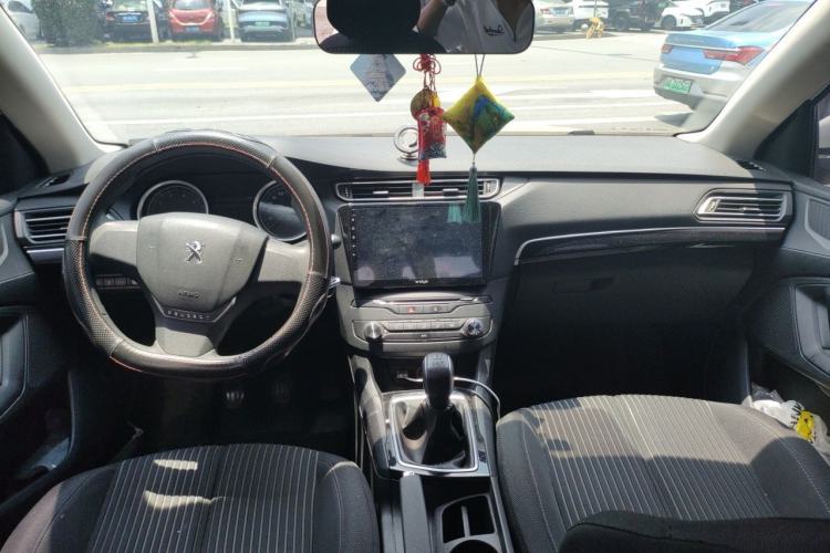 Used Peugeot 408 2014 1.8L Manual Leading Edition Center Console