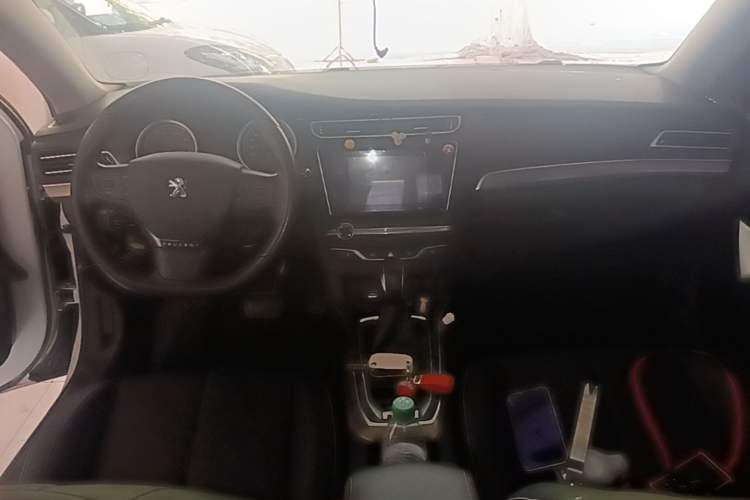 Used Peugeot 408 2014 1.8L Automatic Luxury Edition Center Console