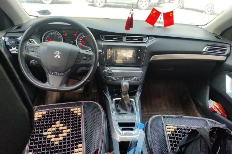 Used Peugeot 408 2014 1.8L Automatic Luxury Edition Center Console