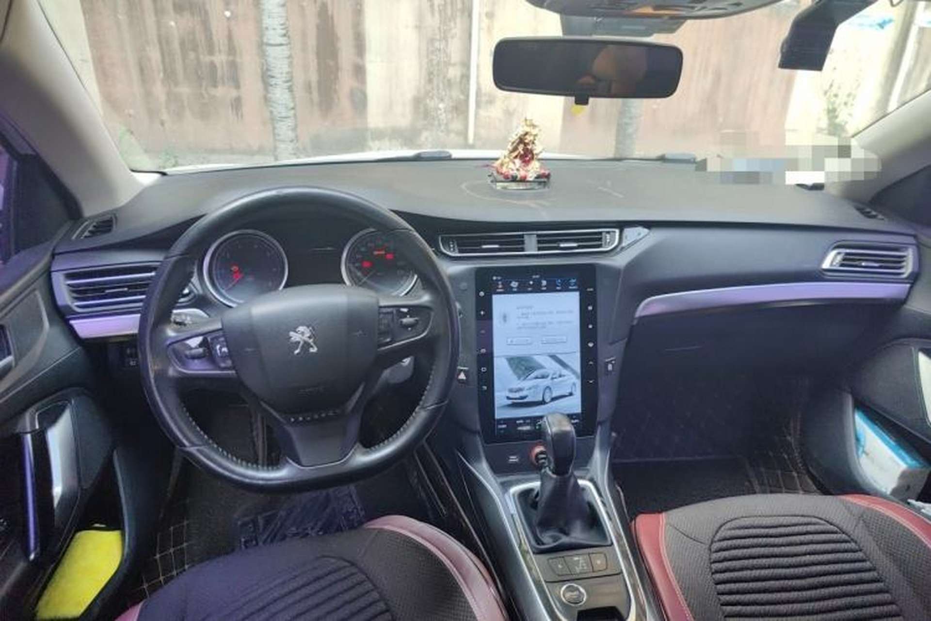 Used Peugeot 408 2014 1.8L Automatic Luxury Edition Center Console
