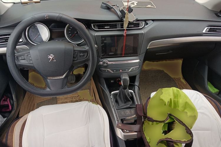 Used Peugeot 408 2014 1.8L Automatic Luxury Edition Center Console