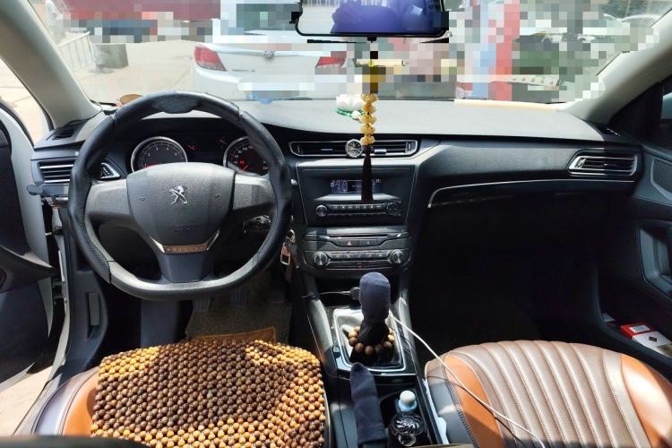 Used Peugeot 408 2014 1.8L Manual Leading Edition Center Console