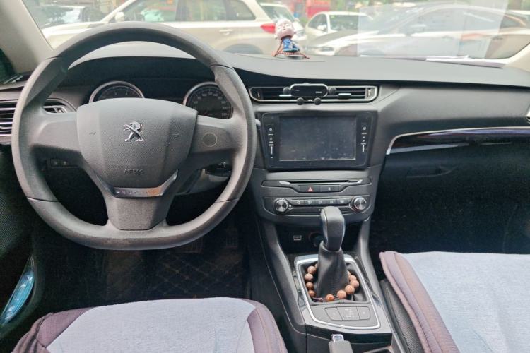 Used Peugeot 408 2014 1.8L Automatic Leading Edition Center Console