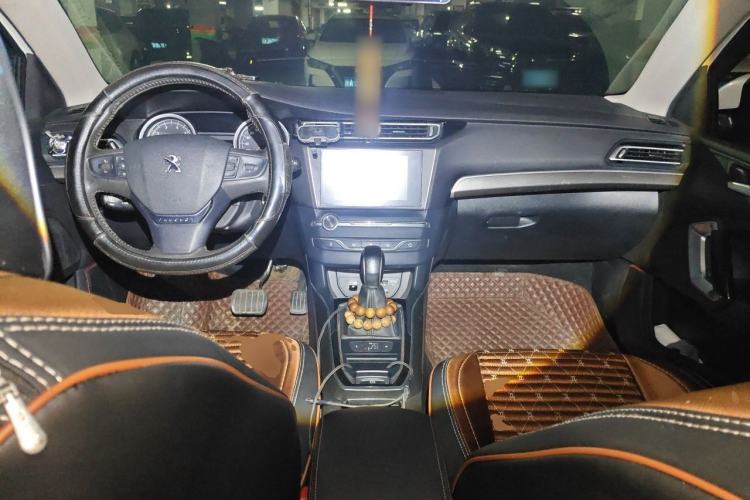 Used Peugeot 408 2014 1.8L Automatic Luxury Edition Center Console