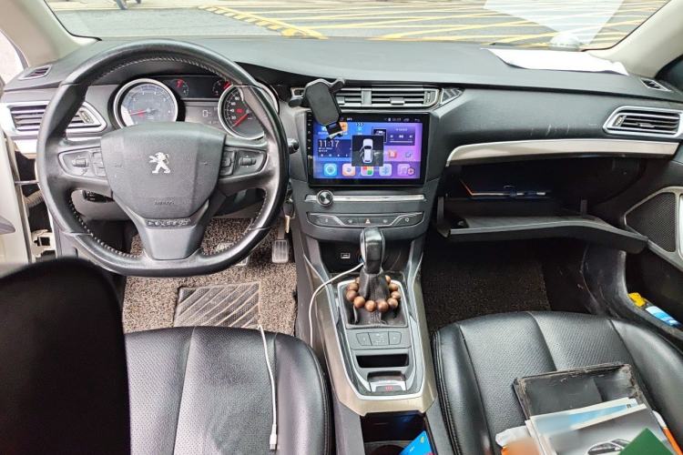 Used Peugeot 408 2014 1.8L Automatic Luxury Edition Center Console