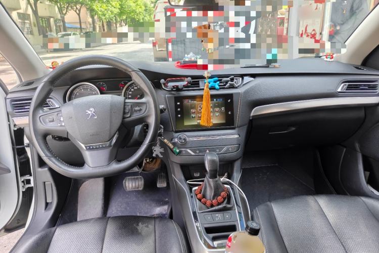 Used Peugeot 408 2014 1.8L Automatic Luxury Edition Center Console