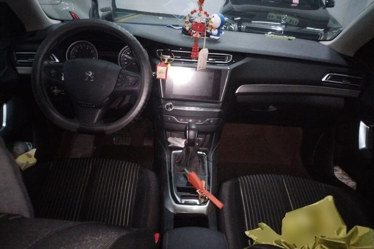 Used Peugeot 408 2014 1.8L Automatic Luxury Edition Center Console