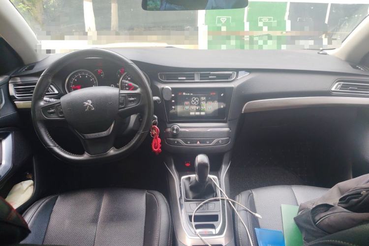 Used Peugeot 408 2014 1.8L Automatic Luxury Edition Center Console