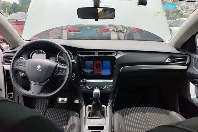 Used Peugeot 408 2014 1.8L Automatic Luxury Edition Center Console