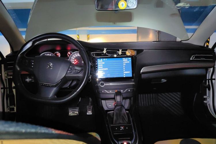 Used Peugeot 408 2014 1.8L Automatic Luxury Edition Center Console