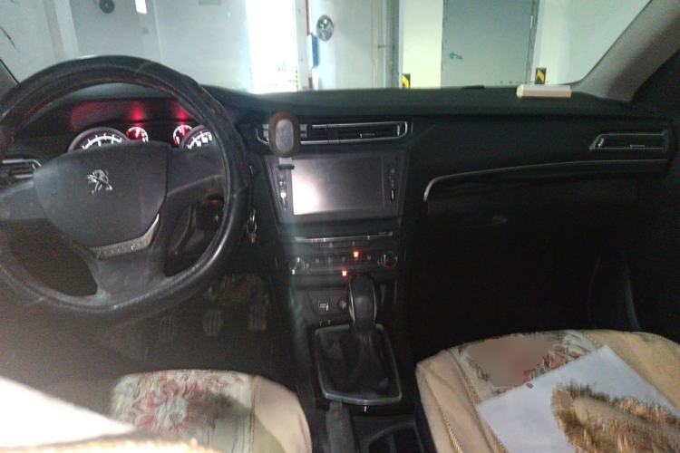 Used Peugeot 408 2014 1.8L Manual Leading Edition Center Console