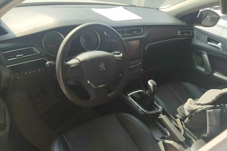 Used Peugeot 408 2014 1.8L Manual Leading Edition Center Console