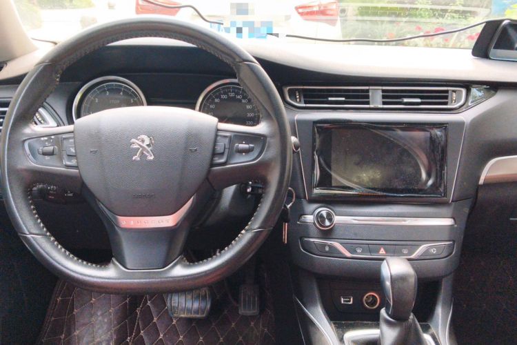 Used Peugeot 408 2014 1.8L Automatic Luxury Edition Center Console
